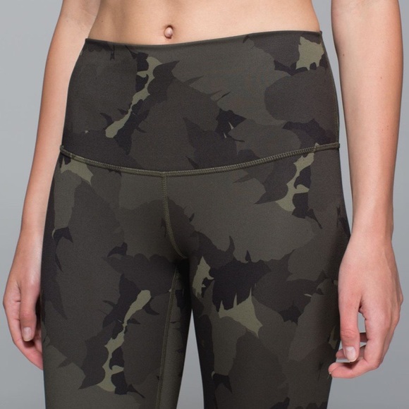 Lululemon green camo palm party high low roll waist wunder under crop leggings - Picture 9 of 12